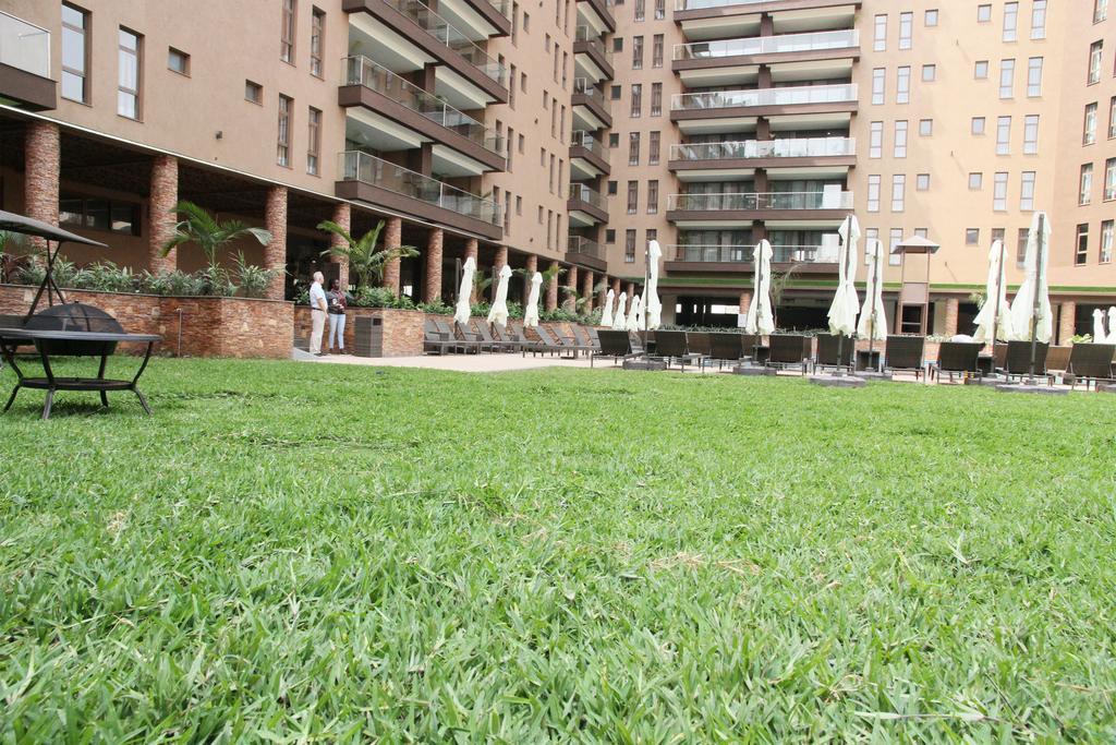 Speke Apartments Wampewo カンパラ エクステリア 写真