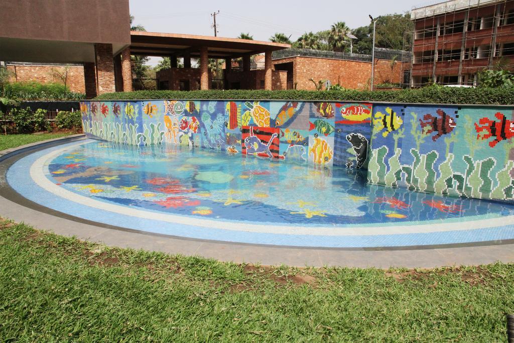 Speke Apartments Wampewo カンパラ エクステリア 写真