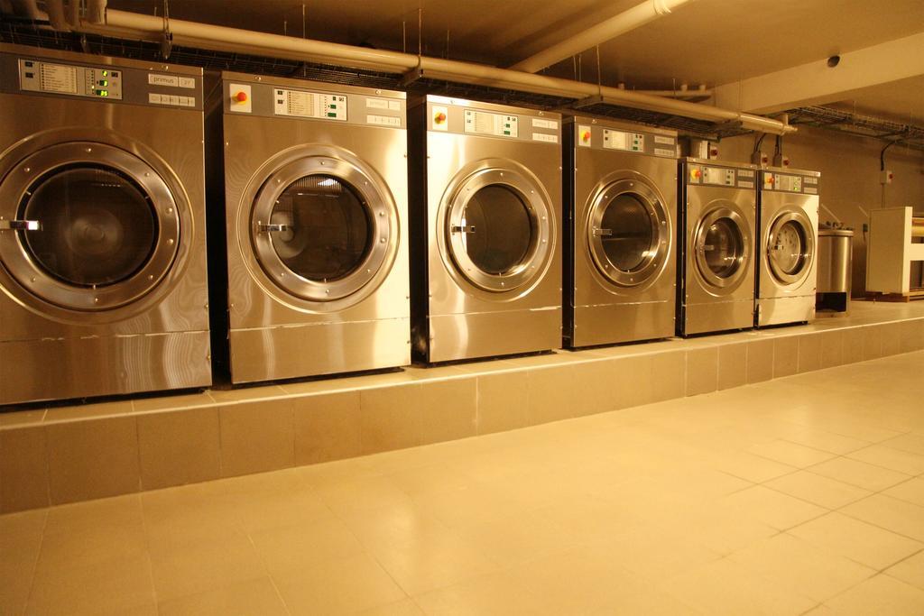Speke Apartments Wampewo カンパラ エクステリア 写真