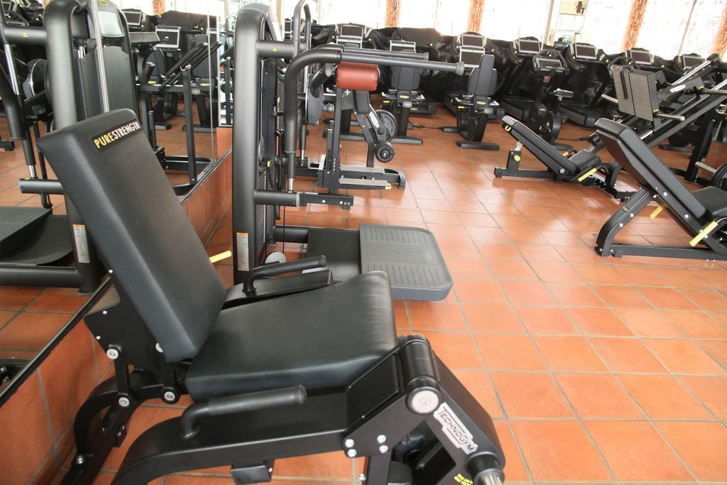 Speke Apartments Wampewo カンパラ エクステリア 写真