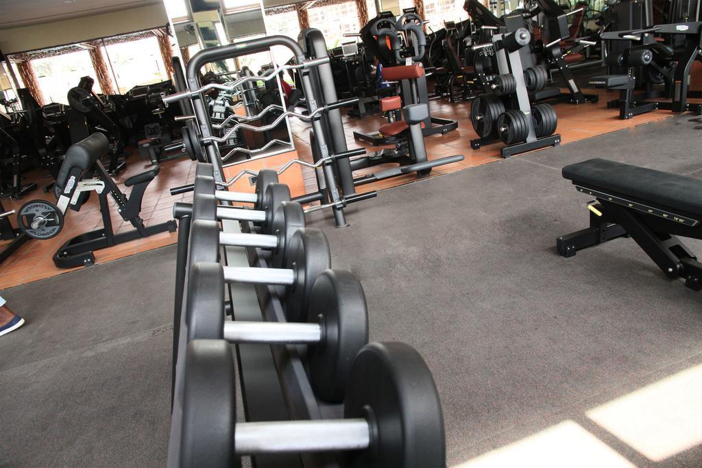 Speke Apartments Wampewo カンパラ エクステリア 写真