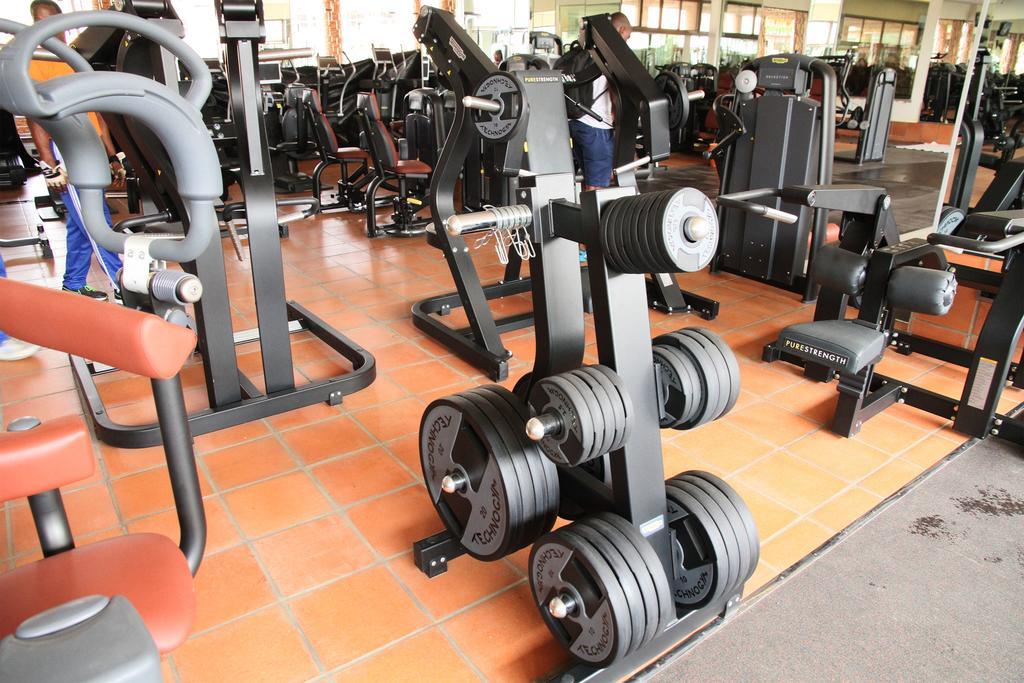 Speke Apartments Wampewo カンパラ エクステリア 写真